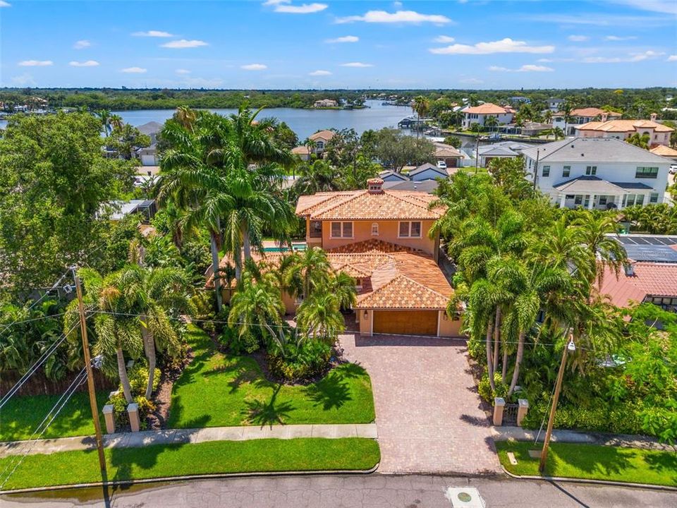 For Sale: $2,250,000 (5 beds, 4 baths, 3952 Square Feet)