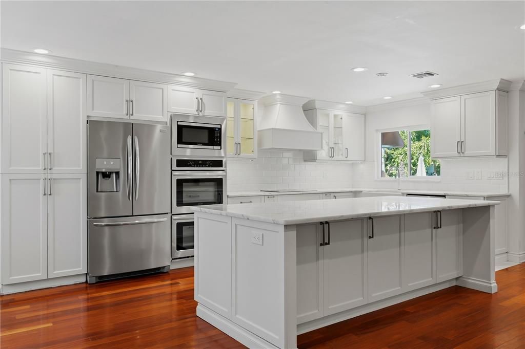For Sale: $2,250,000 (5 beds, 4 baths, 3952 Square Feet)