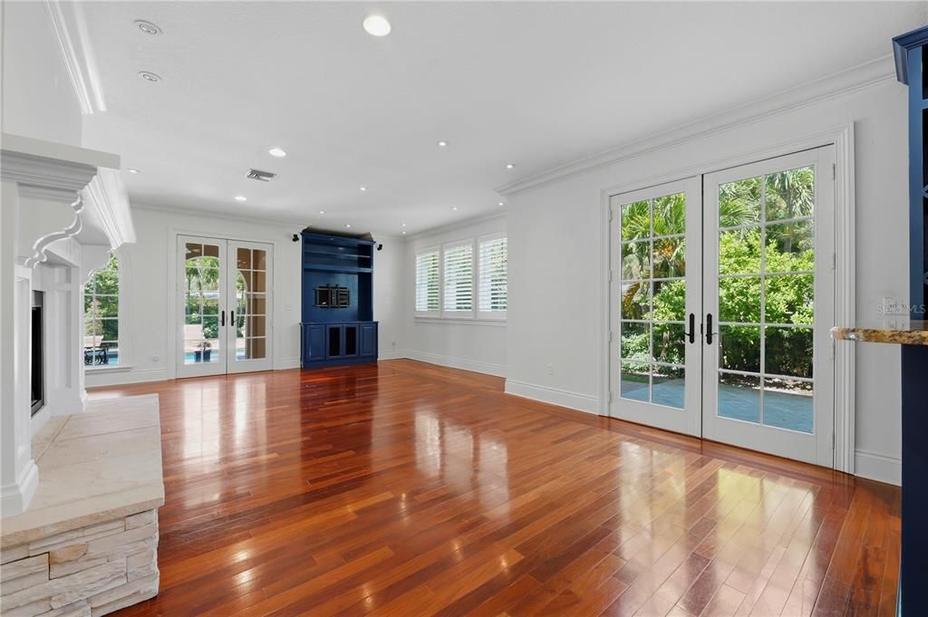 For Sale: $2,250,000 (5 beds, 4 baths, 3952 Square Feet)