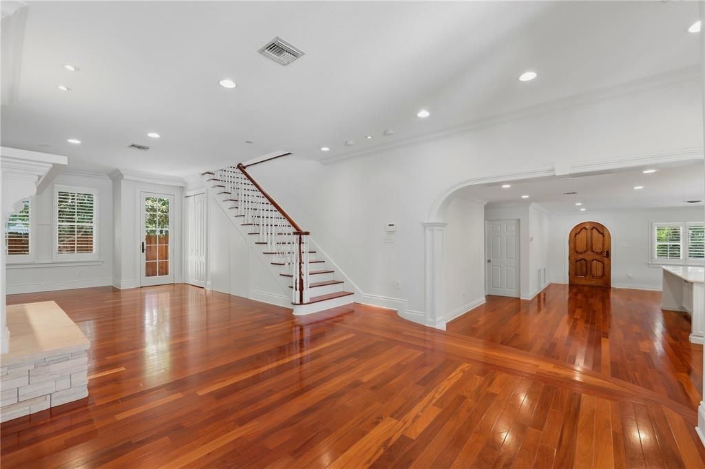 For Sale: $2,250,000 (5 beds, 4 baths, 3952 Square Feet)