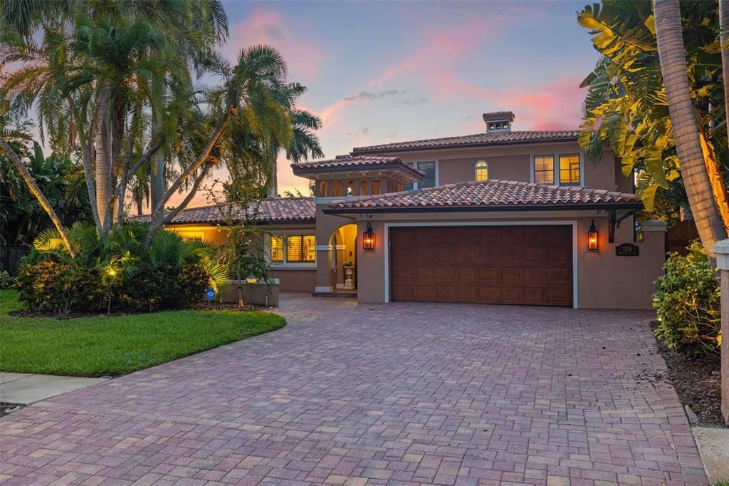 For Sale: $2,250,000 (5 beds, 4 baths, 3952 Square Feet)