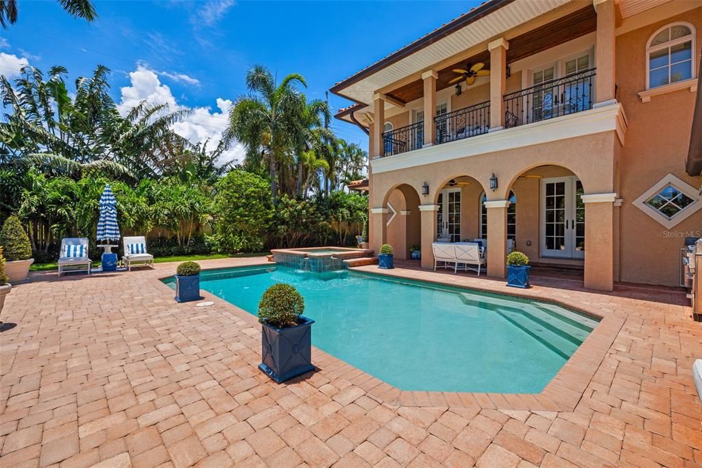 For Sale: $2,250,000 (5 beds, 4 baths, 3952 Square Feet)