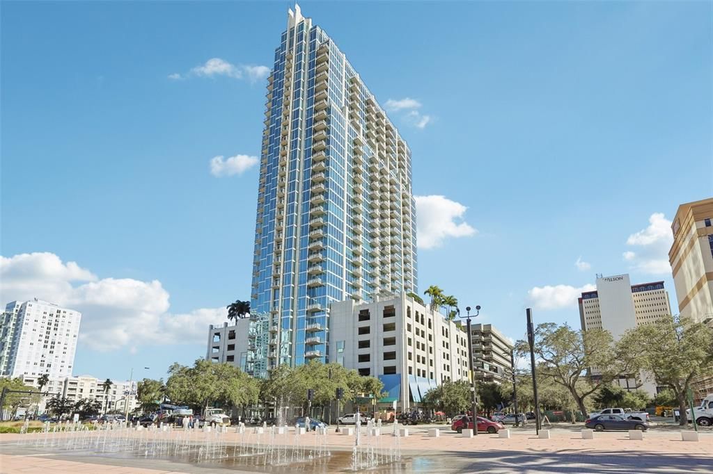 For Sale: $525,000 (1 beds, 1 baths, 846 Square Feet)