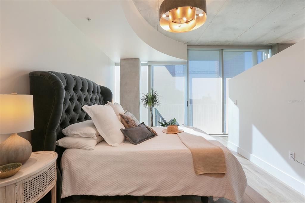 For Sale: $525,000 (1 beds, 1 baths, 846 Square Feet)