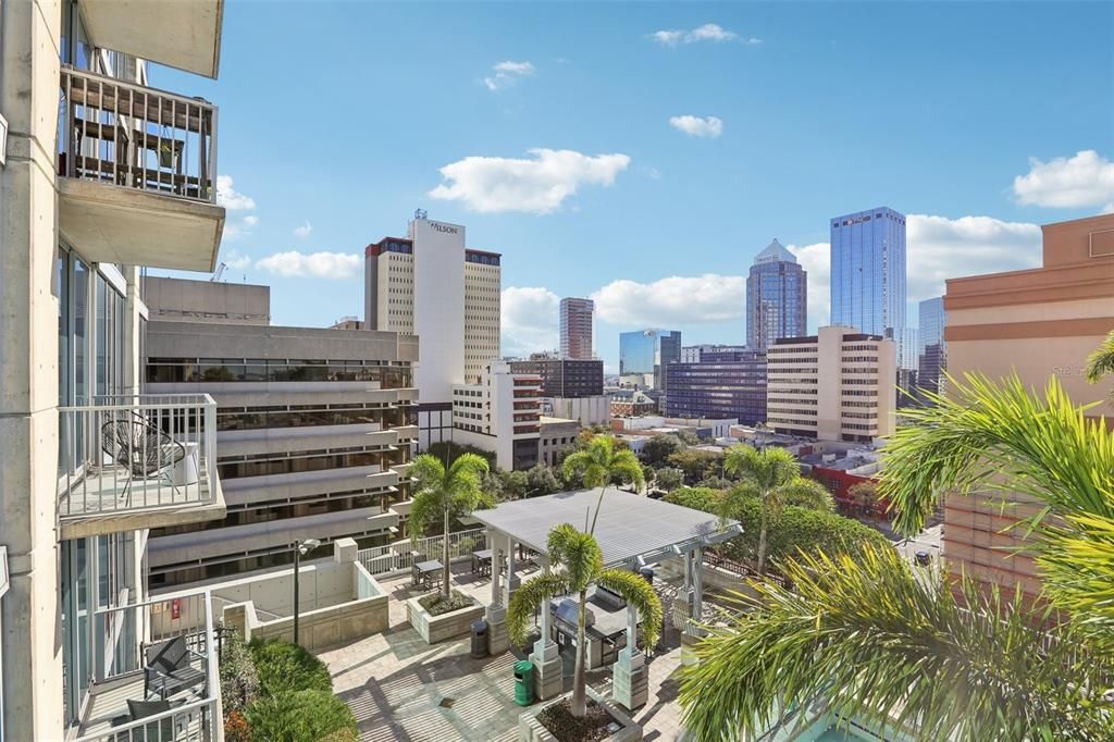 For Sale: $525,000 (1 beds, 1 baths, 846 Square Feet)