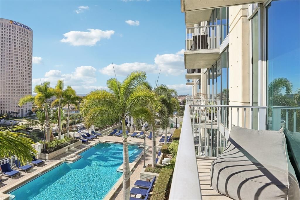 For Sale: $525,000 (1 beds, 1 baths, 846 Square Feet)