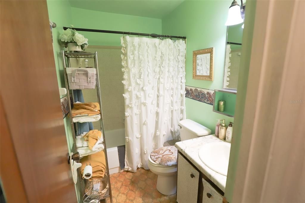 For Sale: $110,000 (2 beds, 1 baths, 1131 Square Feet)
