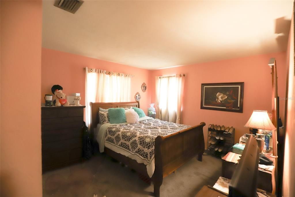 For Sale: $110,000 (2 beds, 1 baths, 1131 Square Feet)