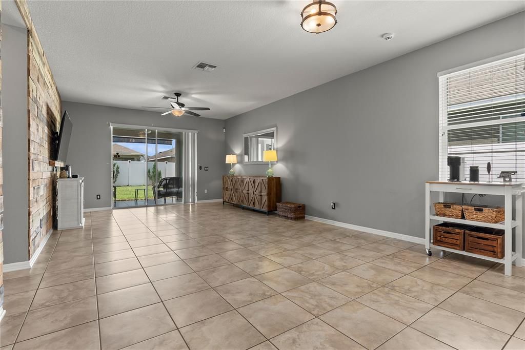 For Sale: $410,000 (3 beds, 2 baths, 1677 Square Feet)