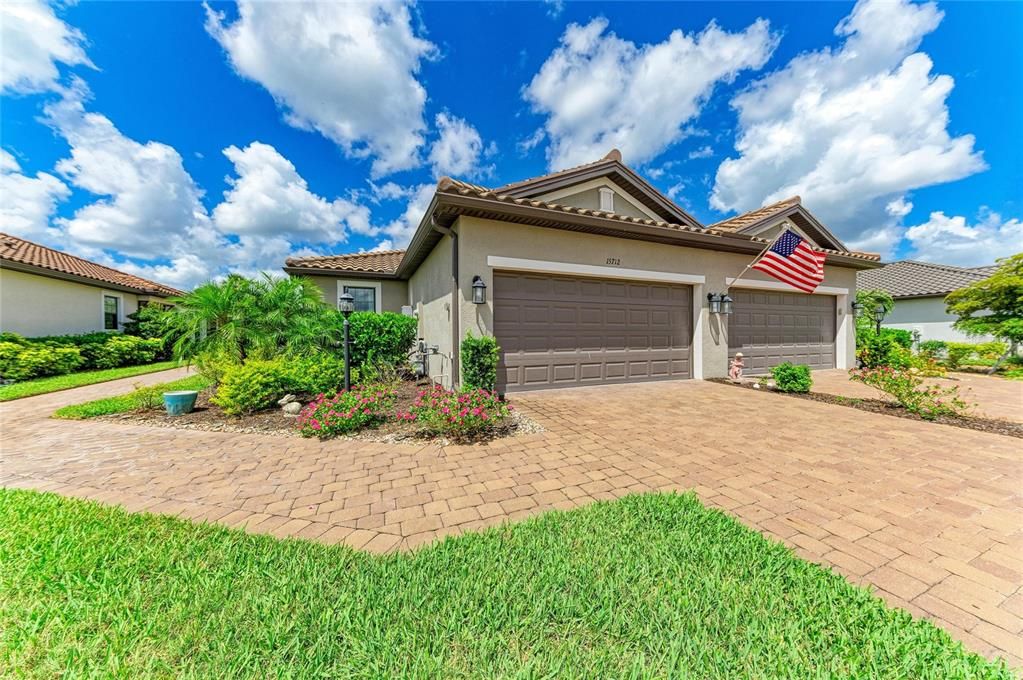 For Sale: $499,000 (2 beds, 2 baths, 1558 Square Feet)