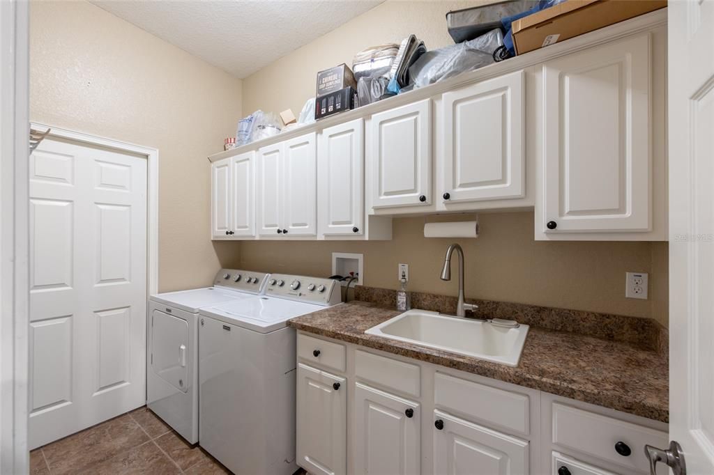 For Sale: $659,900 (3 beds, 3 baths, 2888 Square Feet)