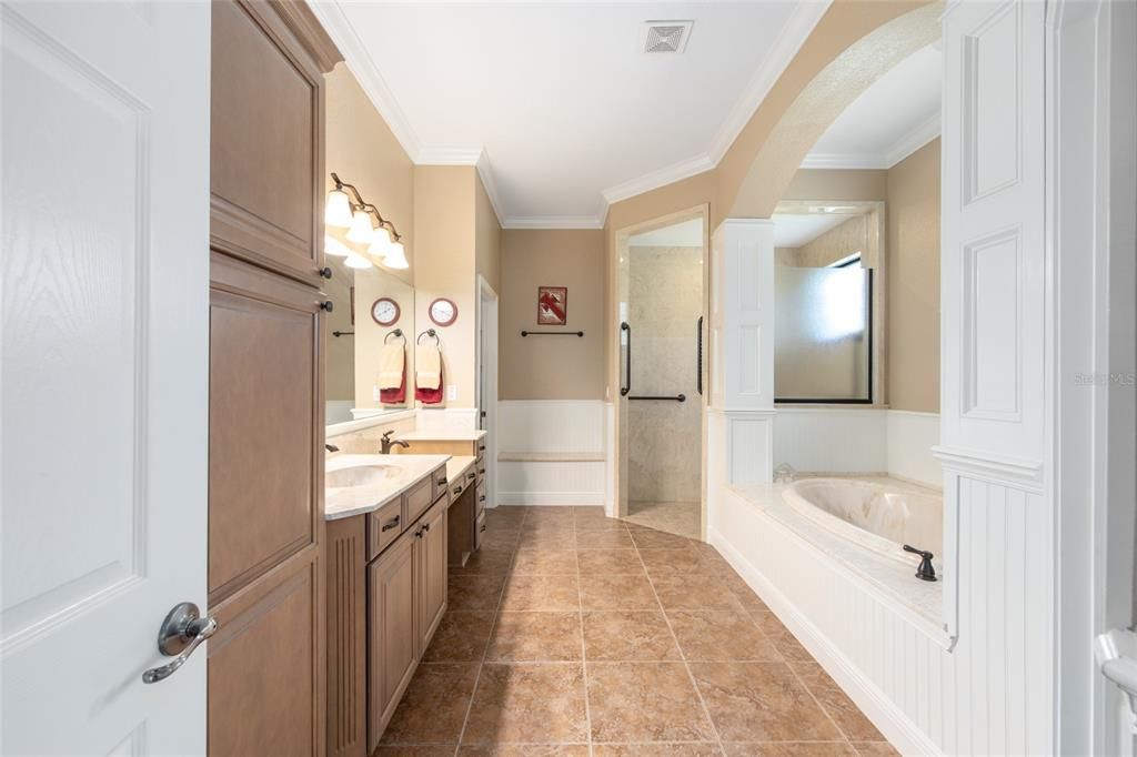 For Sale: $659,900 (3 beds, 3 baths, 2888 Square Feet)