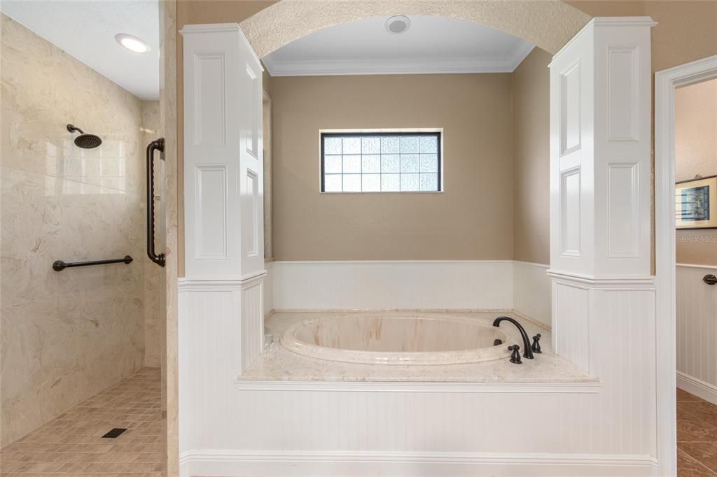 For Sale: $659,900 (3 beds, 3 baths, 2888 Square Feet)