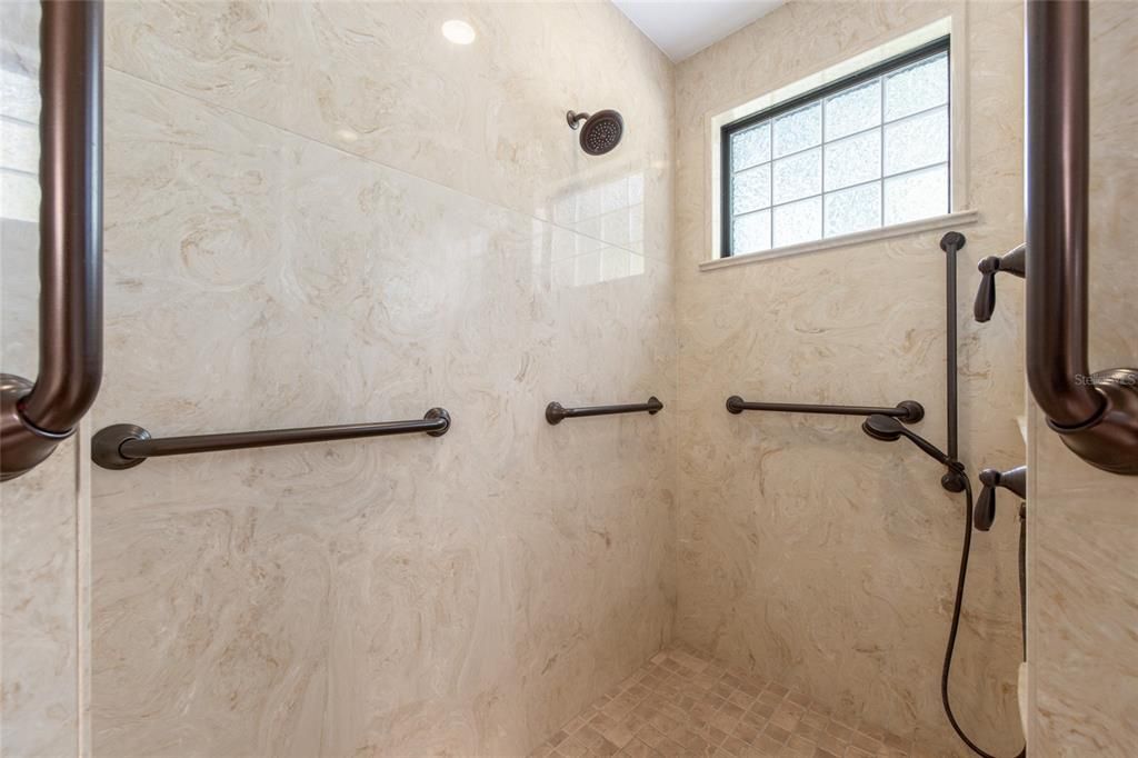 For Sale: $659,900 (3 beds, 3 baths, 2888 Square Feet)