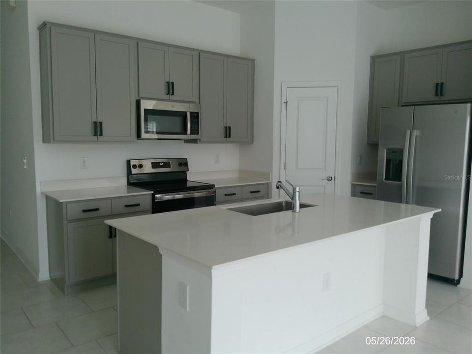 For Rent: $1,950 (3 beds, 2 baths, 1555 Square Feet)
