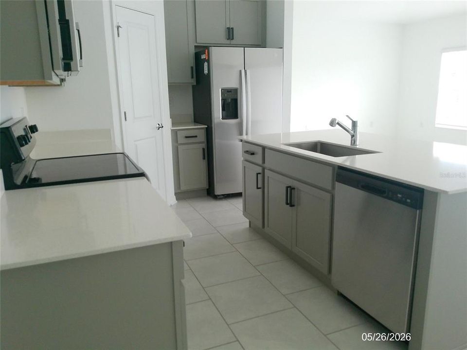 For Rent: $1,950 (3 beds, 2 baths, 1555 Square Feet)