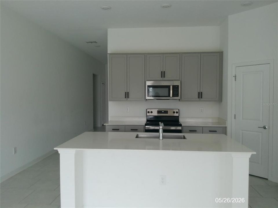 For Rent: $1,950 (3 beds, 2 baths, 1555 Square Feet)