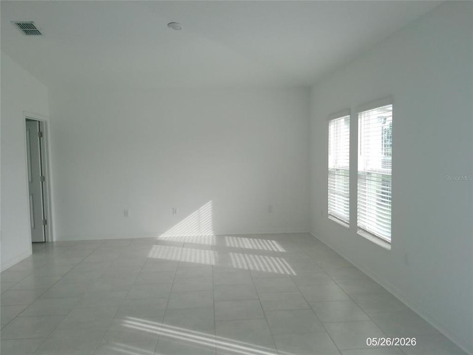For Rent: $1,950 (3 beds, 2 baths, 1555 Square Feet)