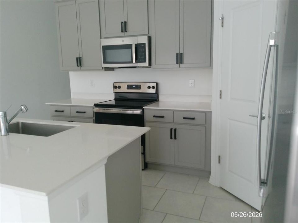 For Rent: $1,950 (3 beds, 2 baths, 1555 Square Feet)