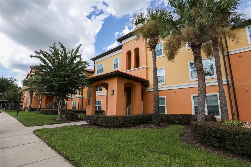 For Rent: $1,295 (1 beds, 1 baths, 734 Square Feet)