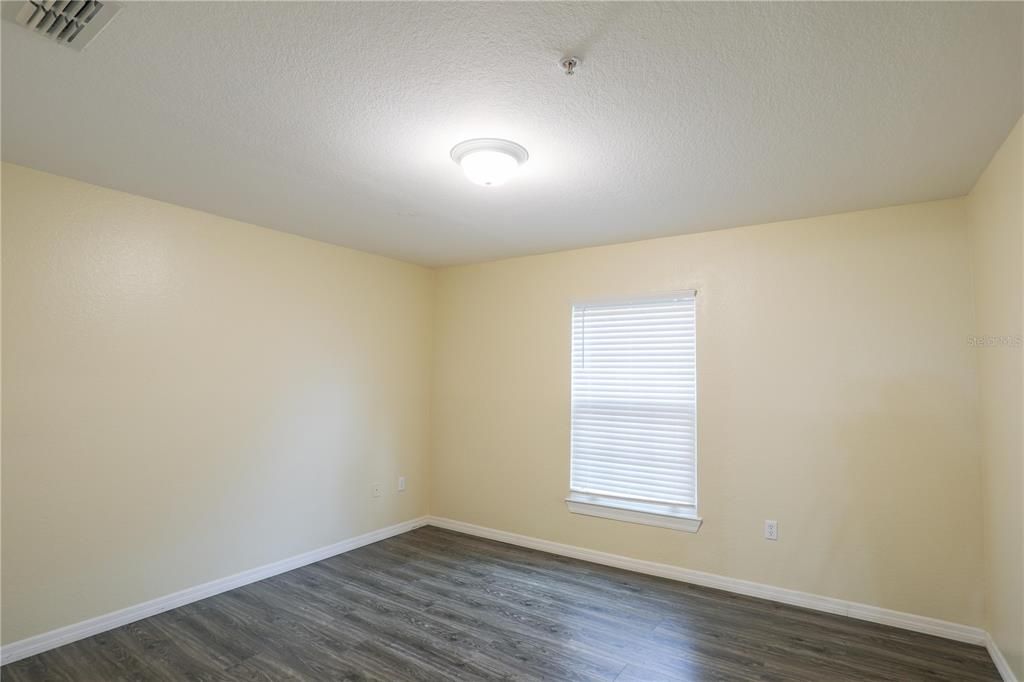 For Rent: $1,295 (1 beds, 1 baths, 734 Square Feet)