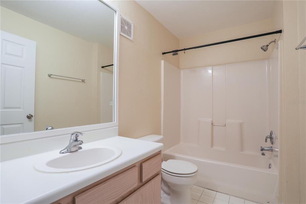 For Rent: $1,295 (1 beds, 1 baths, 734 Square Feet)