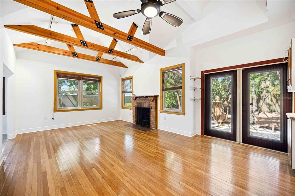 For Sale: $750,000 (3 beds, 2 baths, 1400 Square Feet)