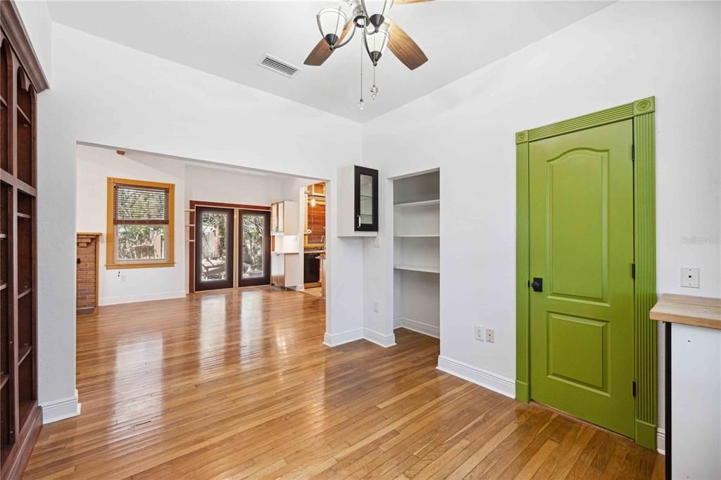 For Sale: $750,000 (3 beds, 2 baths, 1400 Square Feet)