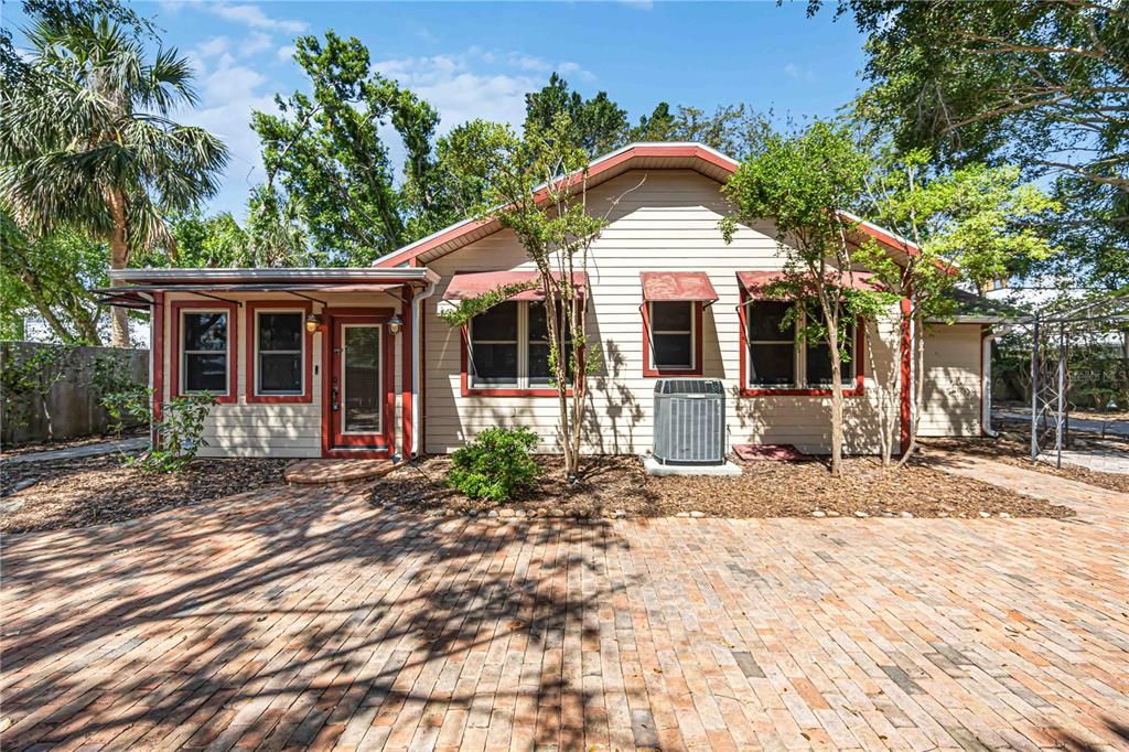 For Sale: $750,000 (3 beds, 2 baths, 1400 Square Feet)