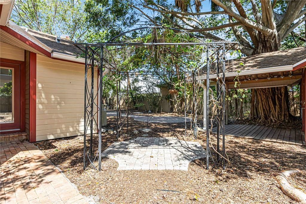 For Sale: $750,000 (3 beds, 2 baths, 1400 Square Feet)