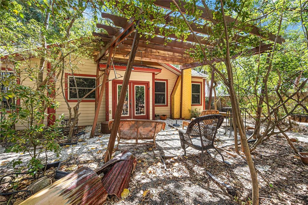 For Sale: $750,000 (3 beds, 2 baths, 1400 Square Feet)