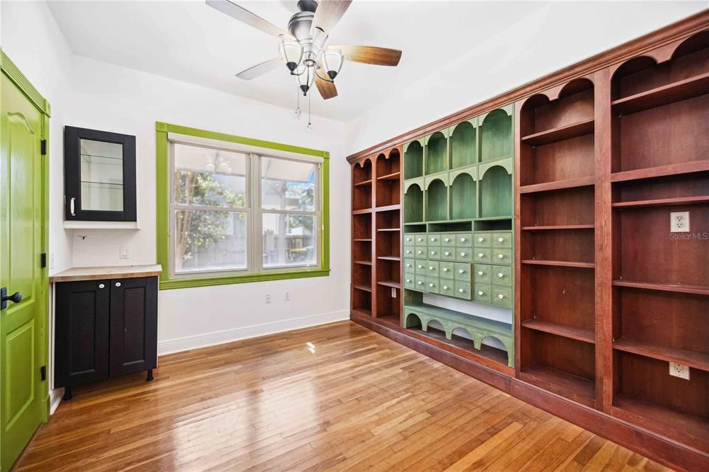 For Sale: $750,000 (3 beds, 2 baths, 1400 Square Feet)