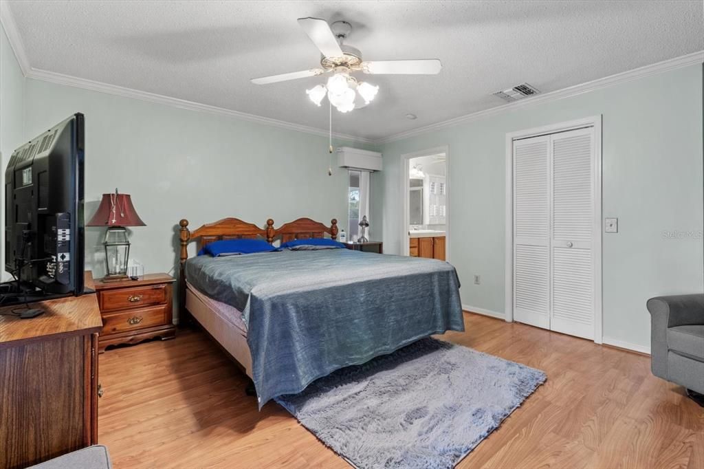 For Sale: $465,000 (4 beds, 2 baths, 1980 Square Feet)
