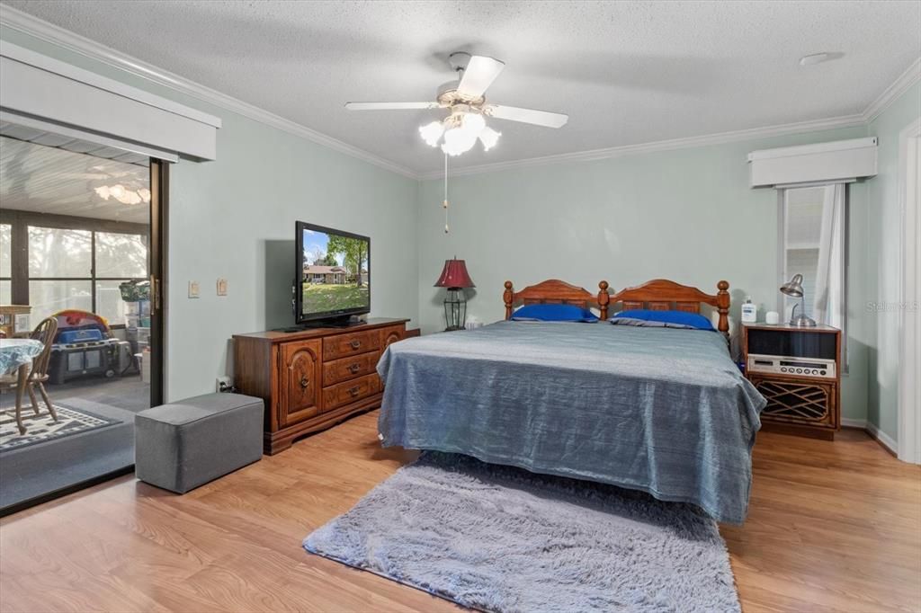 For Sale: $465,000 (4 beds, 2 baths, 1980 Square Feet)