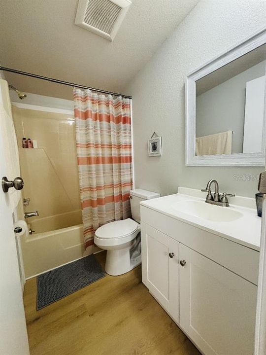 For Sale: $199,888 (2 beds, 2 baths, 1002 Square Feet)