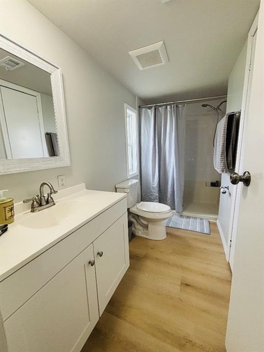 For Sale: $199,888 (2 beds, 2 baths, 1002 Square Feet)