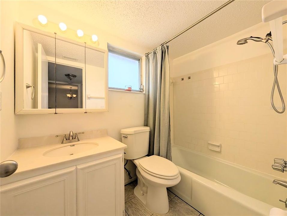 В аренду: $1,600 (2 спален, 2 ванн, 1144 Квадратных фут)