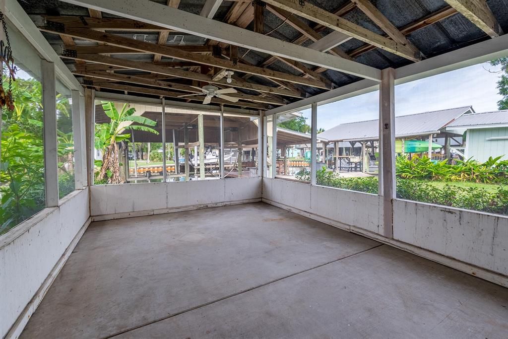 На продажу: $175,000 (0.14 acres)