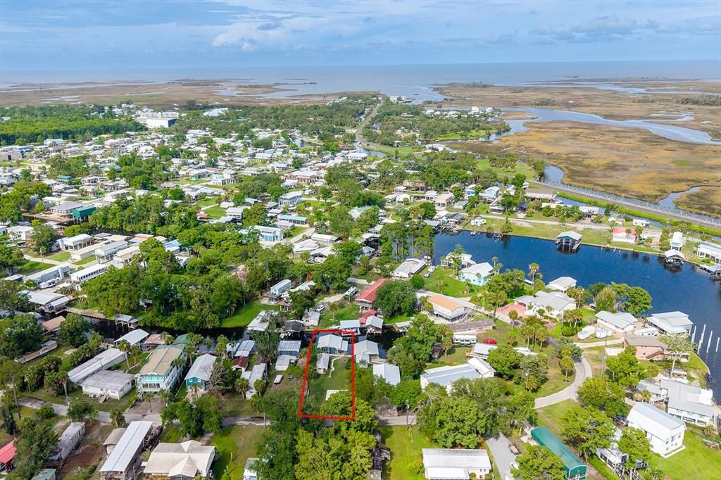 На продажу: $175,000 (0.14 acres)