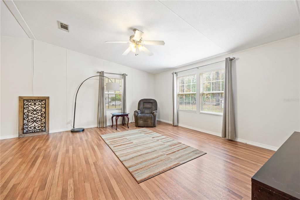 For Sale: $259,000 (4 beds, 2 baths, 2280 Square Feet)