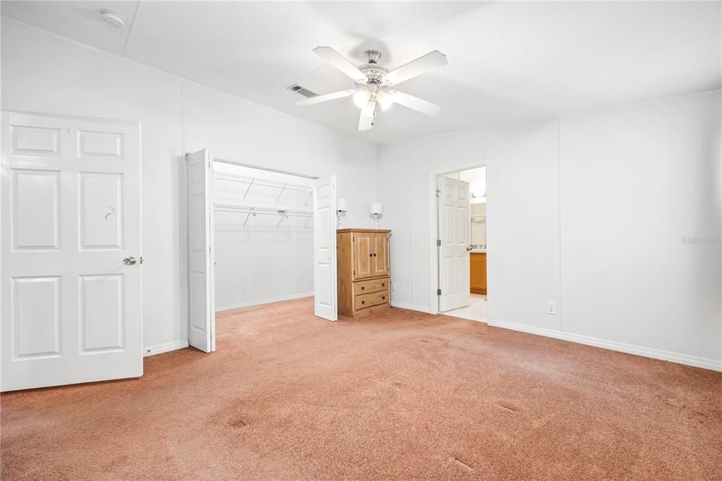 For Sale: $259,000 (4 beds, 2 baths, 2280 Square Feet)