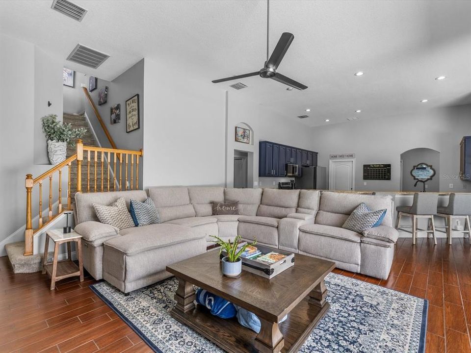 En Venta: $915,000 (5 camas, 4 baños, 3407 Pies cuadrados)
