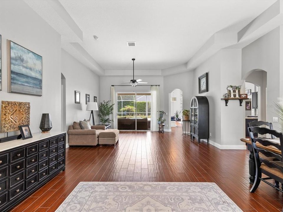 En Venta: $915,000 (5 camas, 4 baños, 3407 Pies cuadrados)