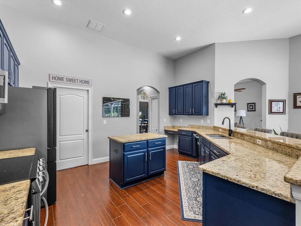En Venta: $915,000 (5 camas, 4 baños, 3407 Pies cuadrados)