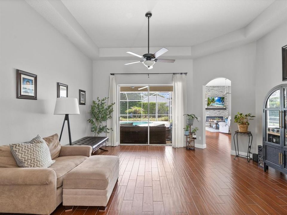 En Venta: $915,000 (5 camas, 4 baños, 3407 Pies cuadrados)