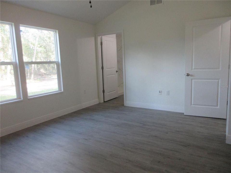 For Sale: $219,900 (3 beds, 2 baths, 1231 Square Feet)