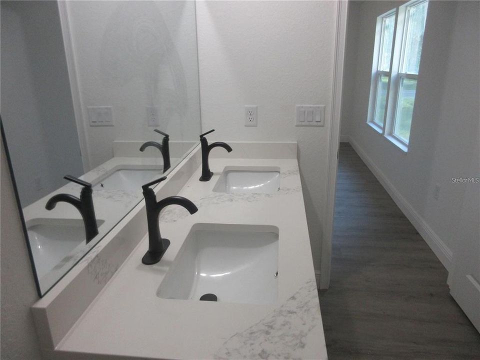 For Sale: $219,900 (3 beds, 2 baths, 1231 Square Feet)