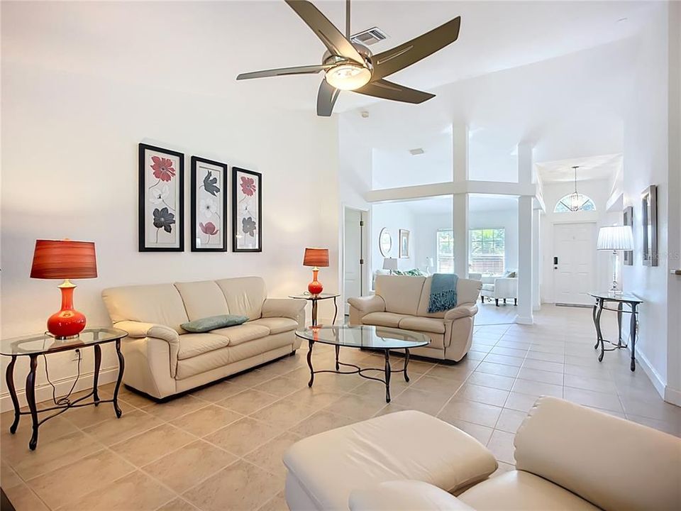 For Rent: $2,400 (3 beds, 2 baths, 2006 Square Feet)