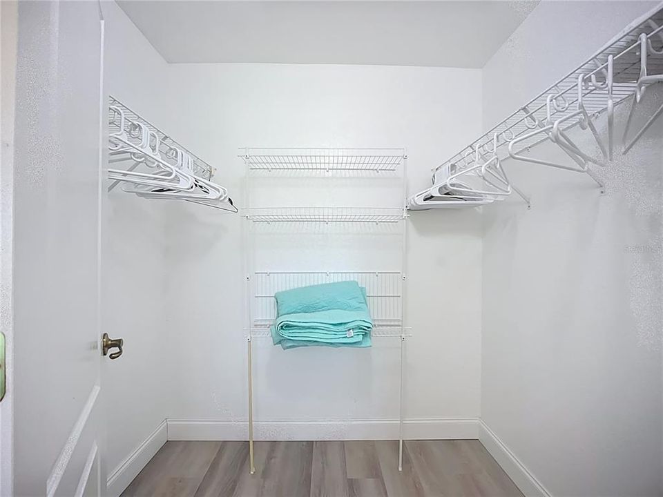 For Rent: $2,400 (3 beds, 2 baths, 2006 Square Feet)
