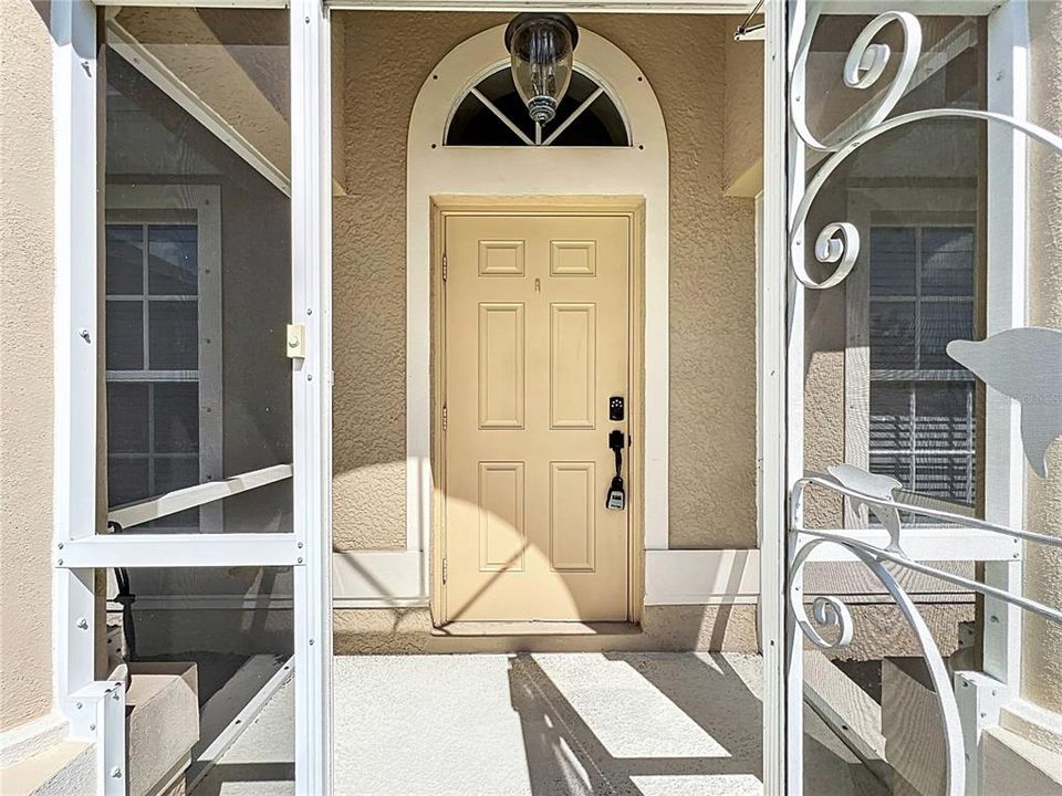 For Rent: $2,400 (3 beds, 2 baths, 2006 Square Feet)